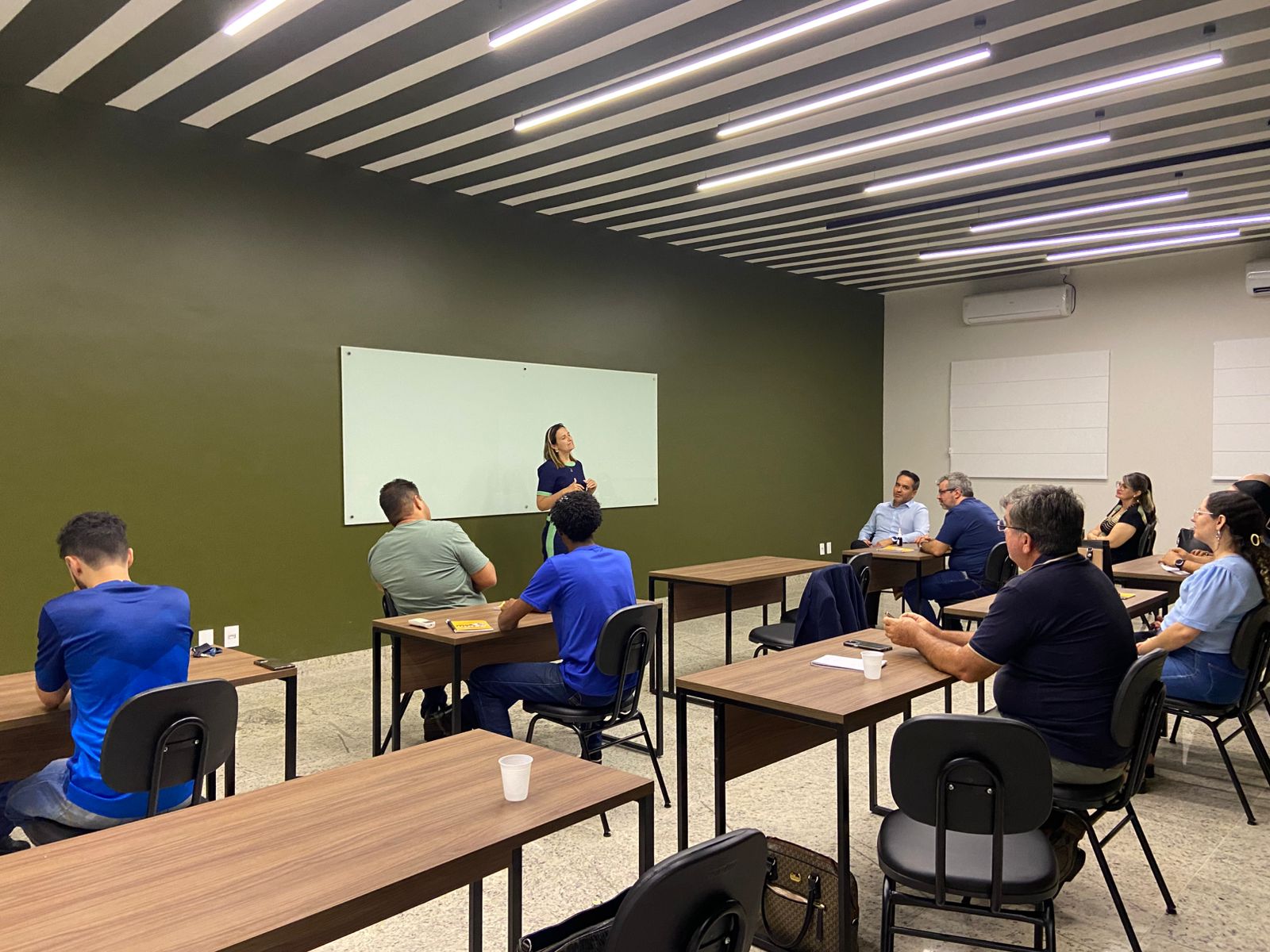 Logotipo da Escola My Dom Rio Verde - Curso de Oratória e Desenvolvimento Pessoal em Rio Verde - GO