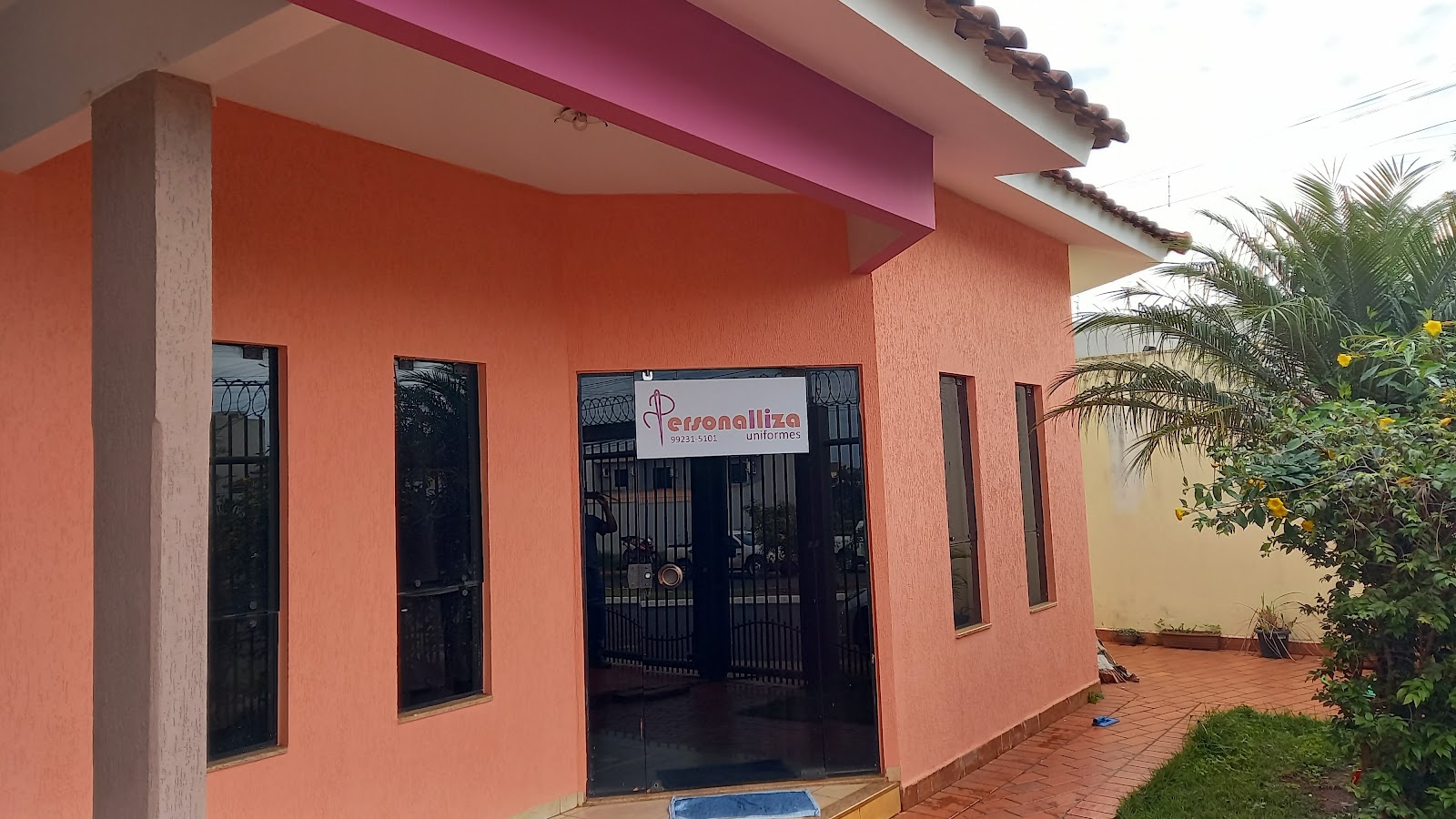 Logotipo da personalliza uniformes em Rio Verde - GO