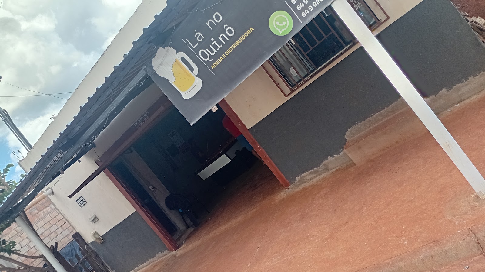 Logotipo da Lá no Quinô Adega e Distribuidora em Rio Verde - GO