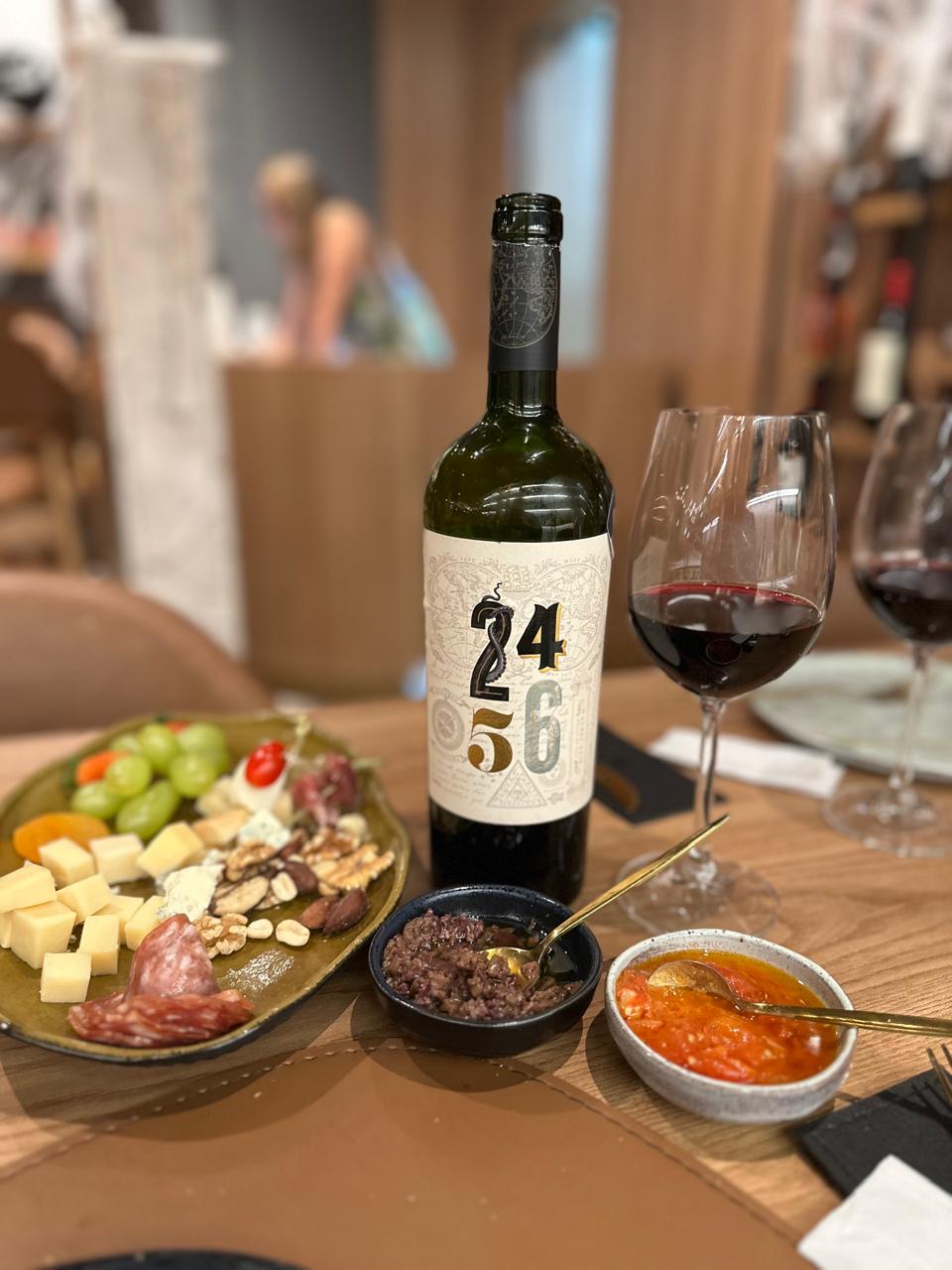 Logotipo da Vino Nato em Rio Verde - GO