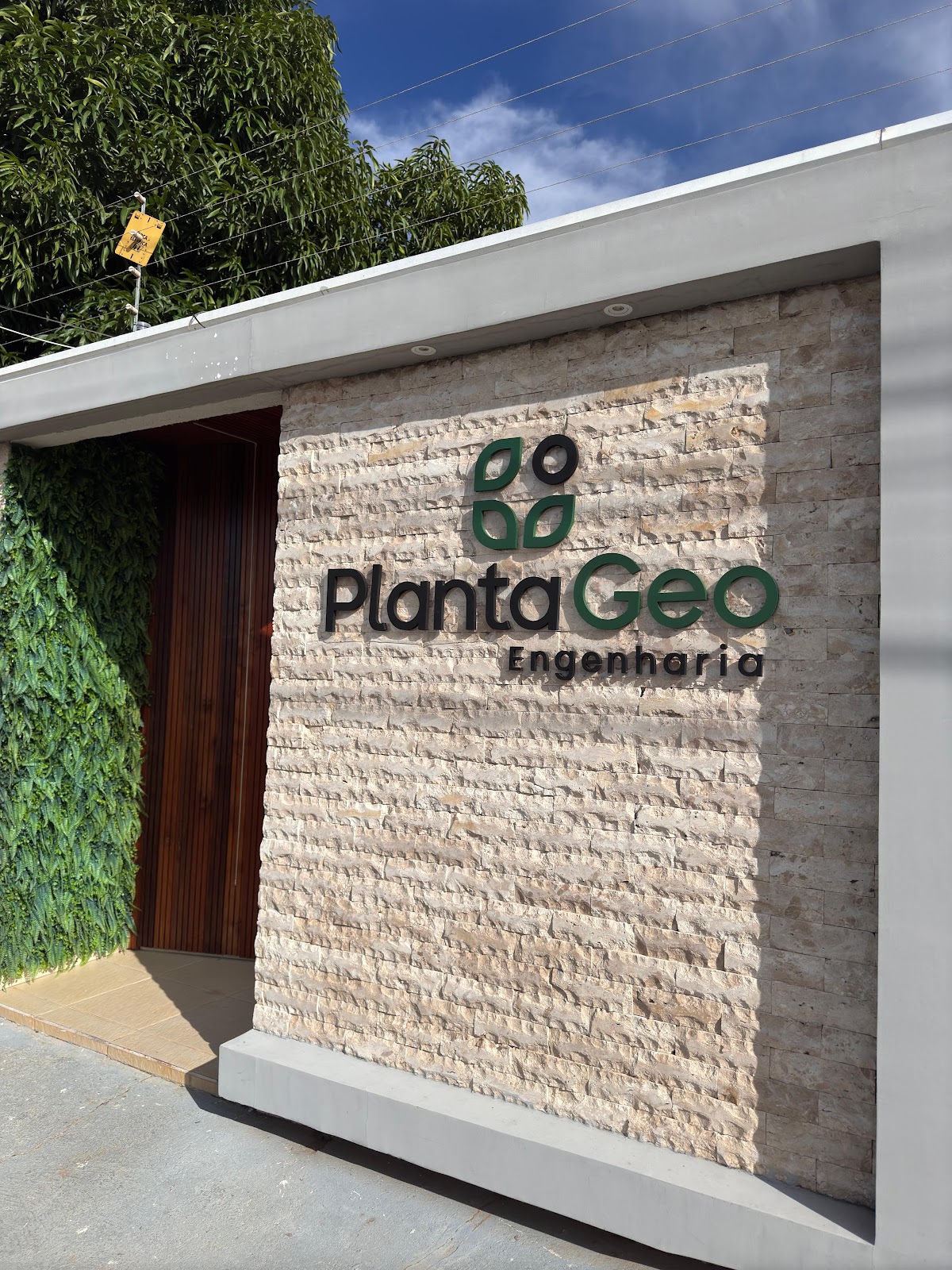 Logotipo da PlantaGeo Engenharia LTDA | Topografia | Georreferenciamento | Consultoria Ambiental em Rio Verde - GO