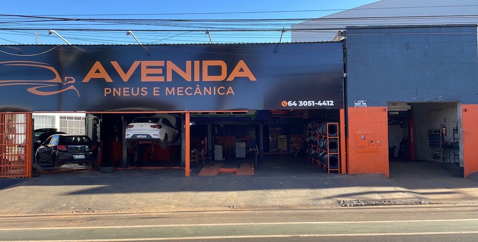Logotipo da Avenida Pneus e Mecânica em Rio Verde - GO