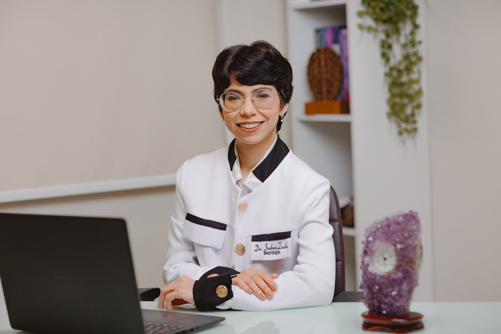 Logotipo da Dra. Izadora Zaiden - Neurologista em Rio Verde - GO