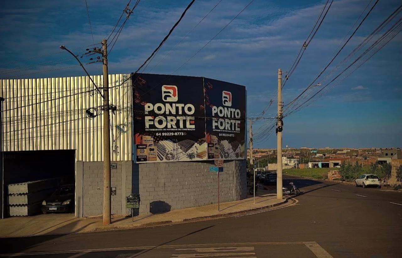 Logotipo da Ponto Forte Distribuidora de Materiais de Construção em Rio Verde - GO