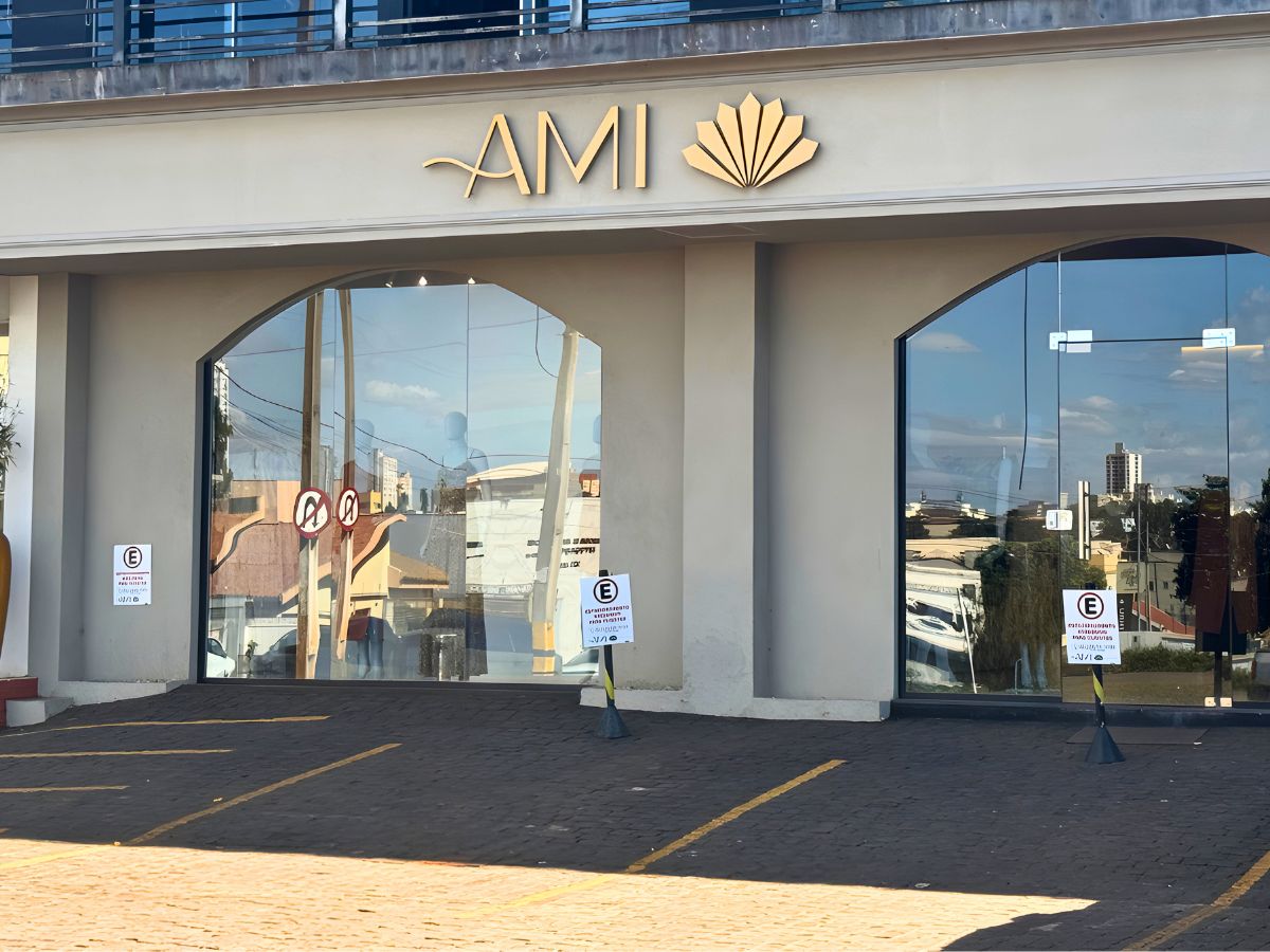 Logotipo da Ami Store | Loja de Roupas Femininas | Rio Verde em Rio Verde - GO