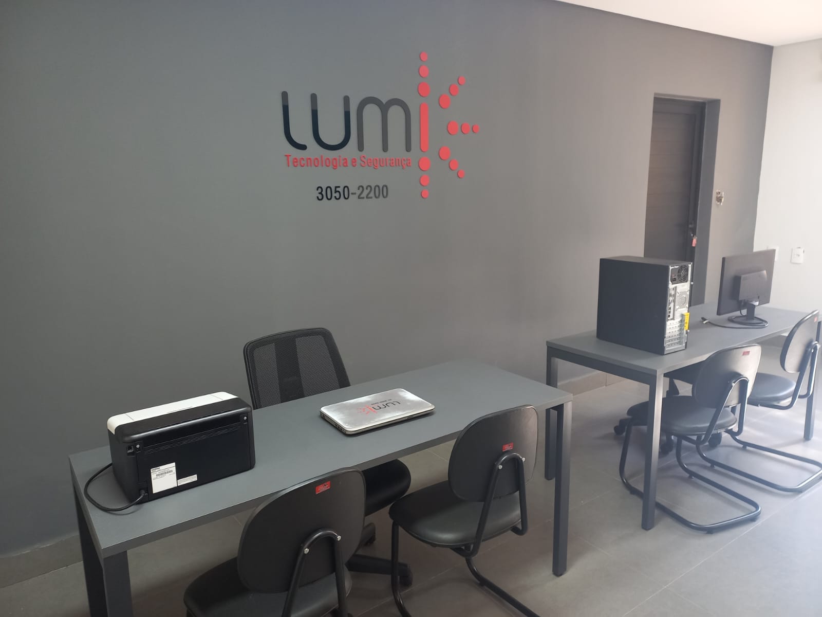 Logotipo da Lumi Tecnologia e Segurança em Rio Verde - GO