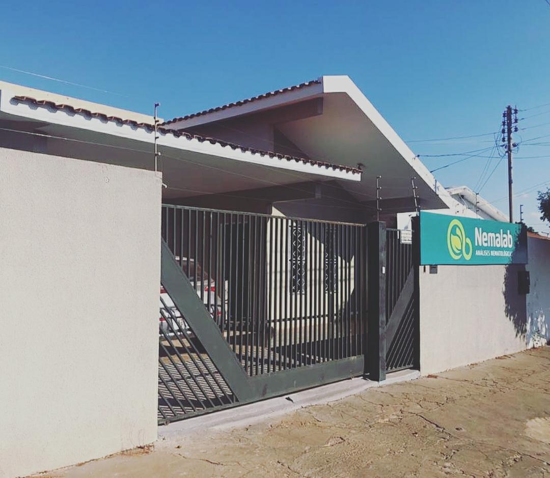 Logotipo da Nemalab Análises e Pesquisa Agrícola em Rio Verde - GO