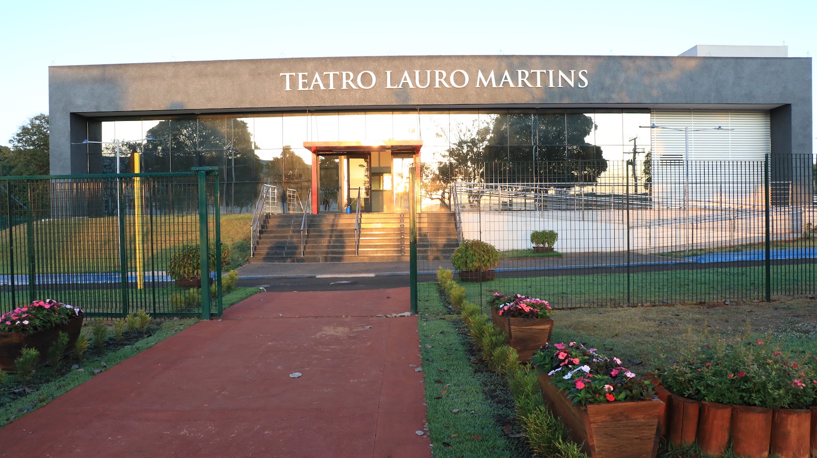 Logotipo da Centro de Convenção Municipal e Teatro Lauro Martins em Rio Verde - GO