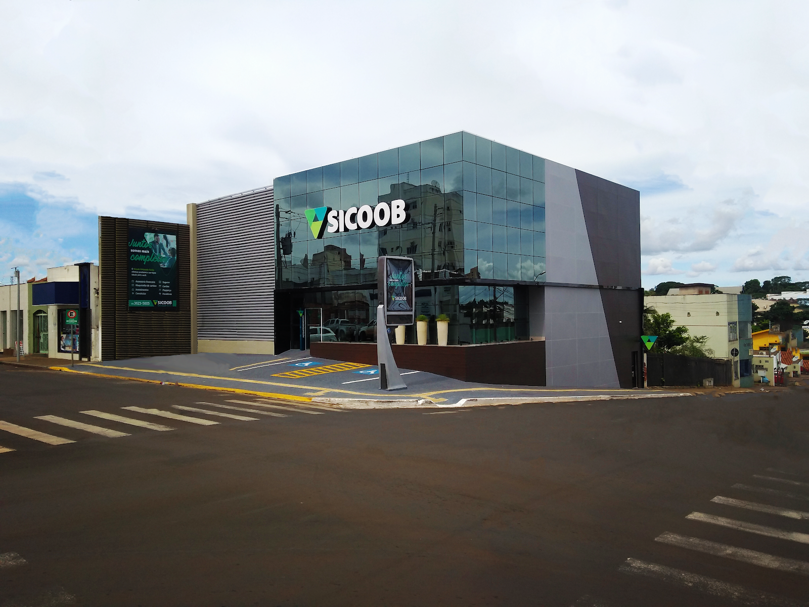 Logotipo da Sicoob Unicidades - Praça 5 de Agosto em Rio Verde - GO