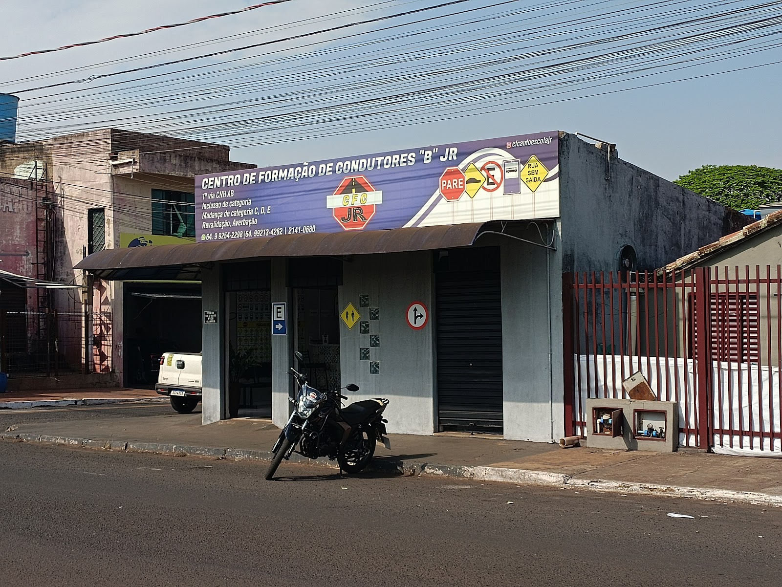 Logotipo da Auto escola JR em Rio Verde - GO