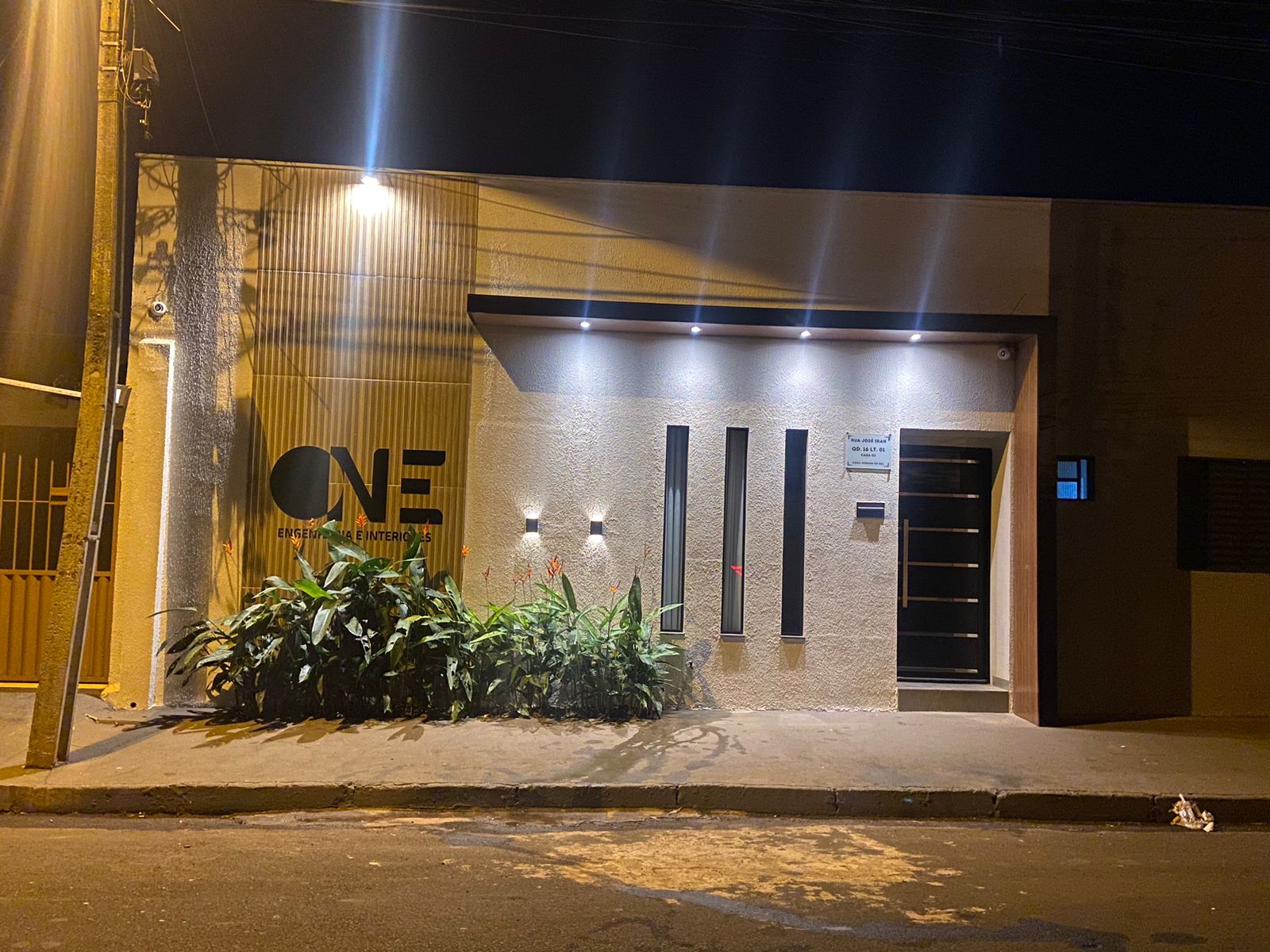 Logotipo da One Engenharia e Interiores em Rio Verde - GO